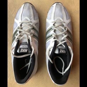 Nike women’s sneaker .size 10 . Gently used.